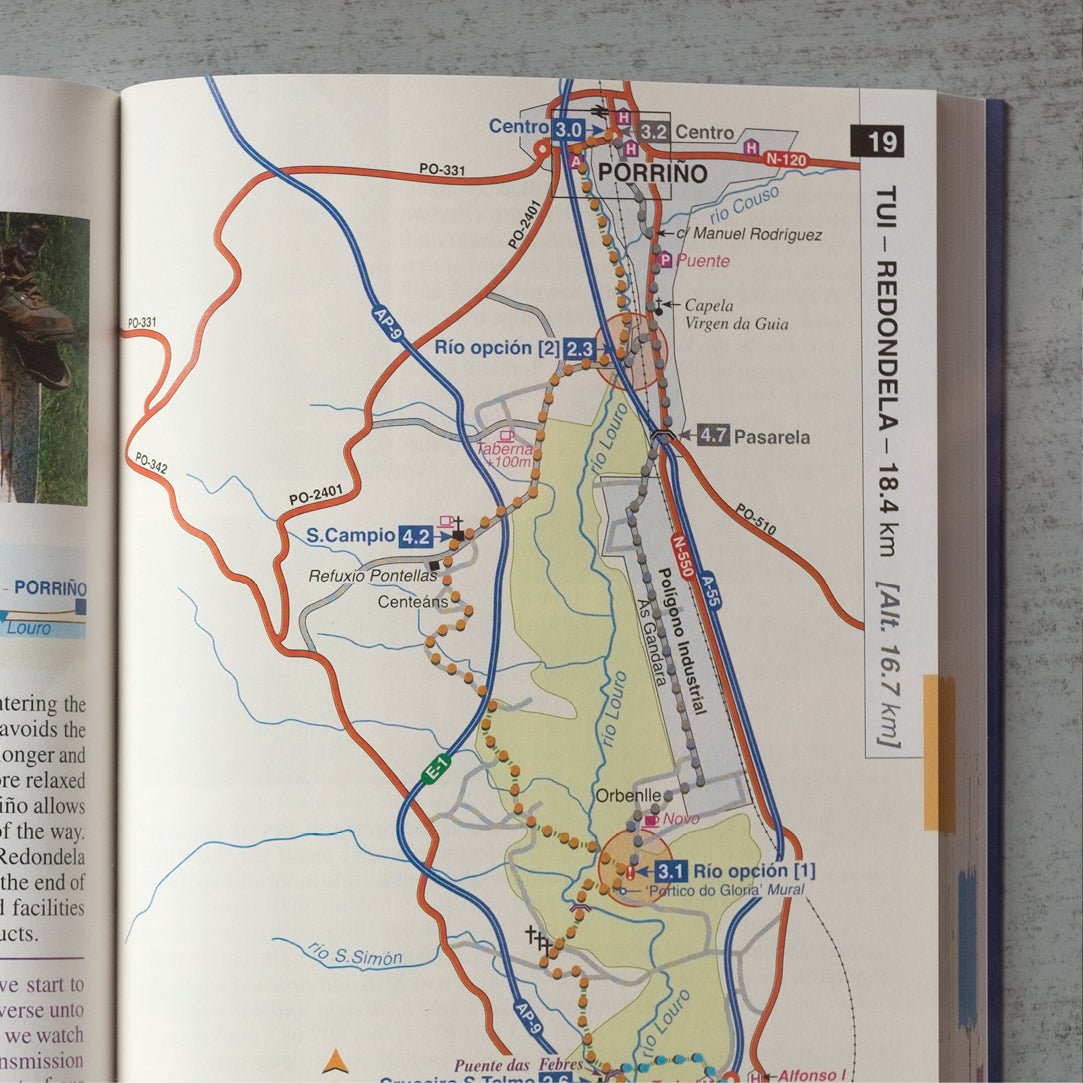 A Pilgrim's Guide to the Camino Portugués: Lisbon - Porto - Santiago (W/FREE Passport)