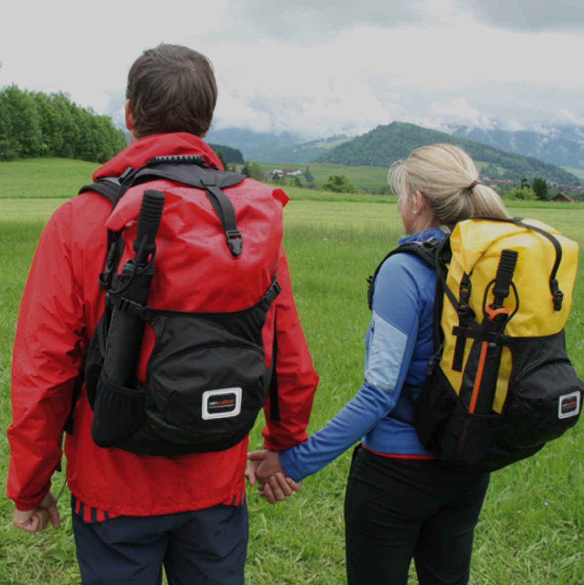 The telescopic and handsfree trekking umbrella