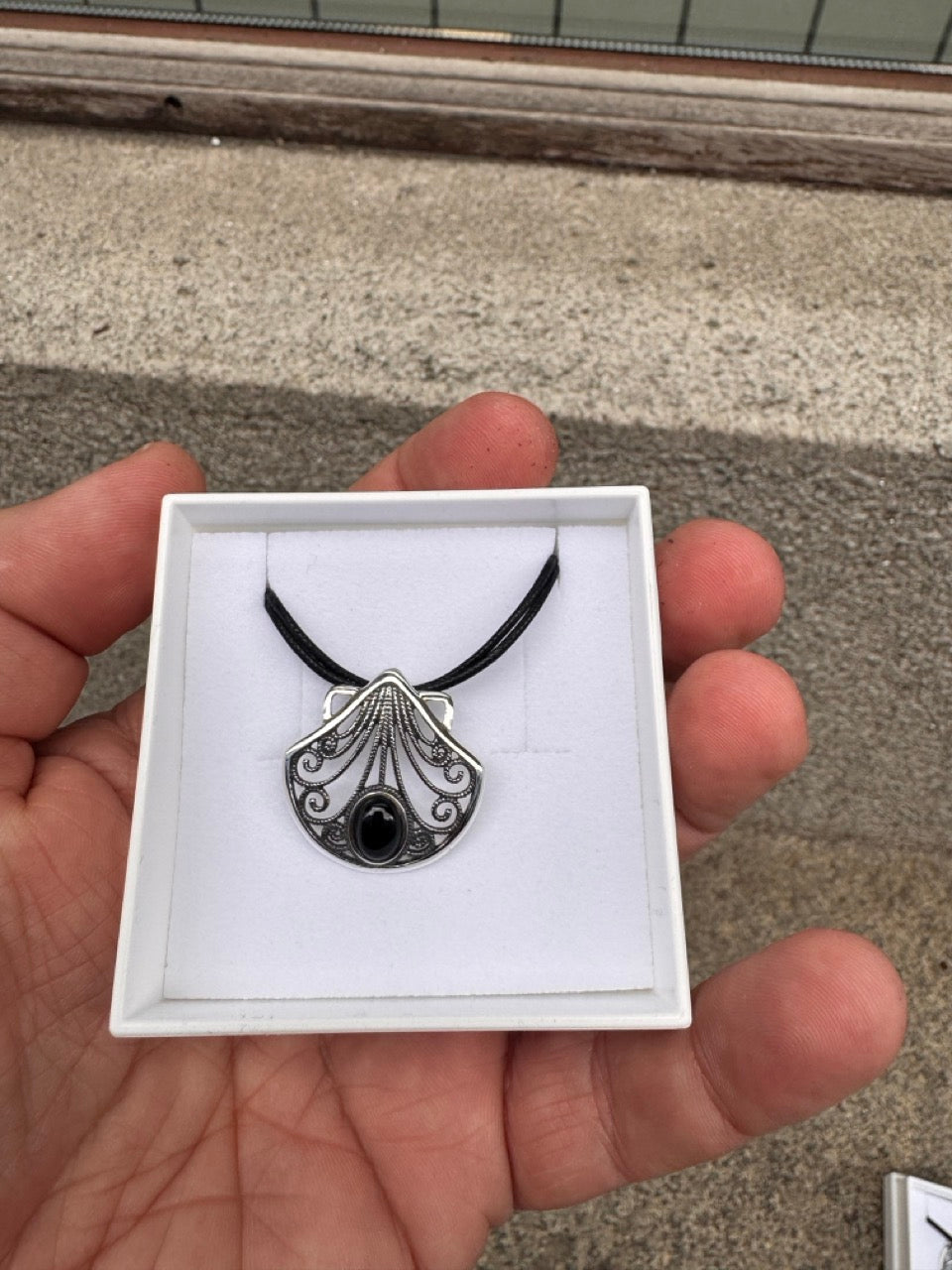 Silver Shell pendant with Jet Stone