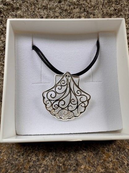 Silver Shell with curvy design