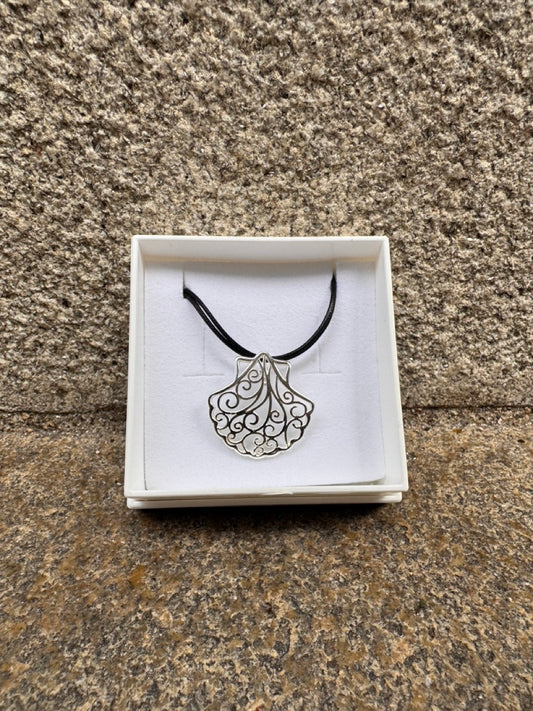 Silver Shell with curvy design