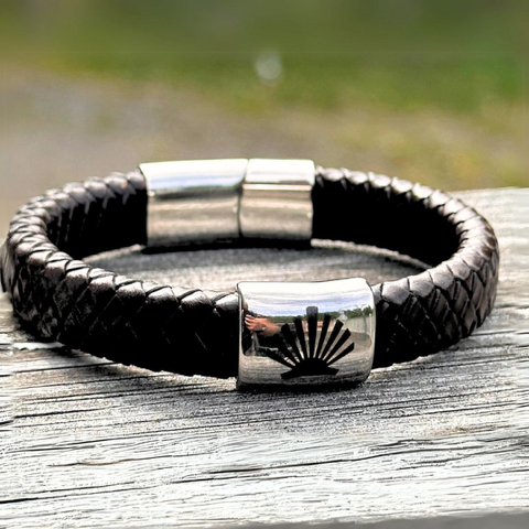 Camino de Santiago Leather Bracelet with traditional scallop shell