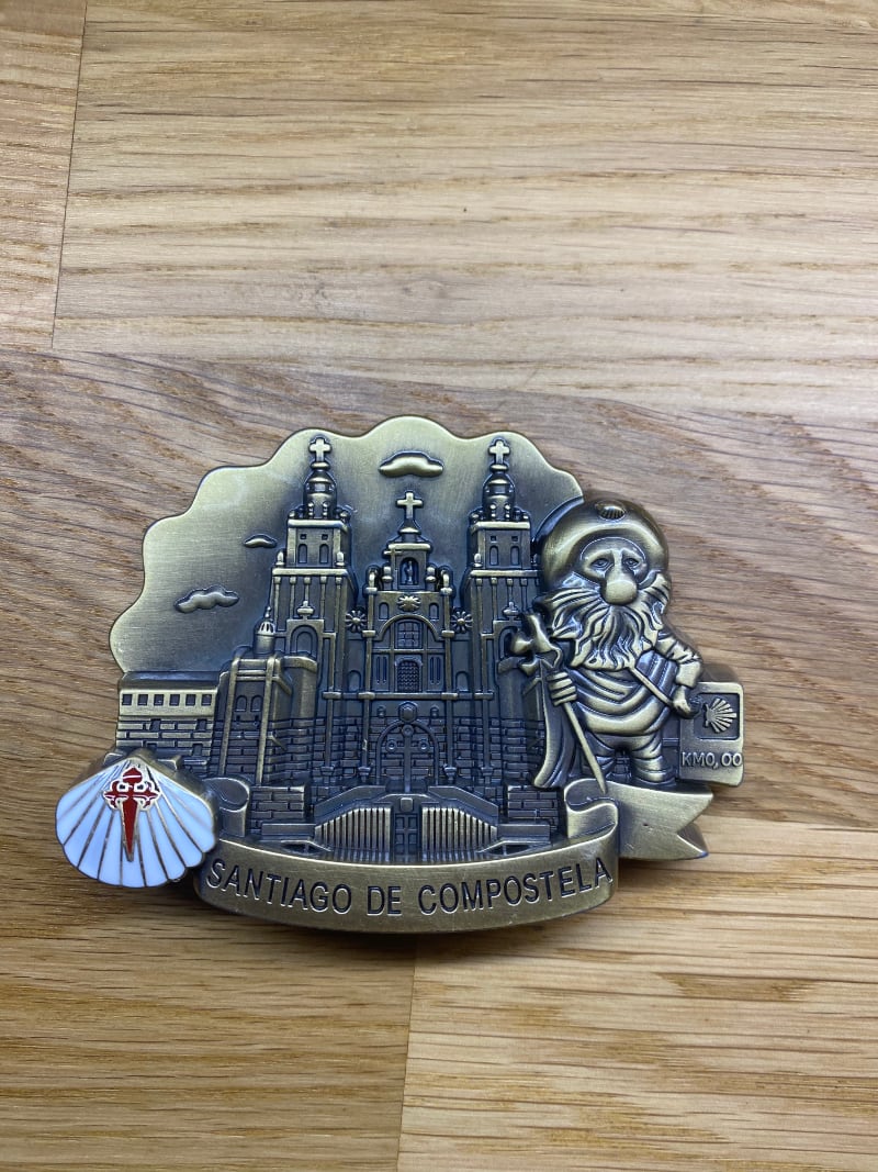 Cathedral with Shell and pilgrim (Fridge magnet)
