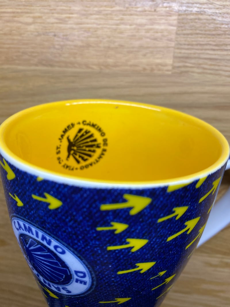 Yellow Arrow on blue Camino Cup